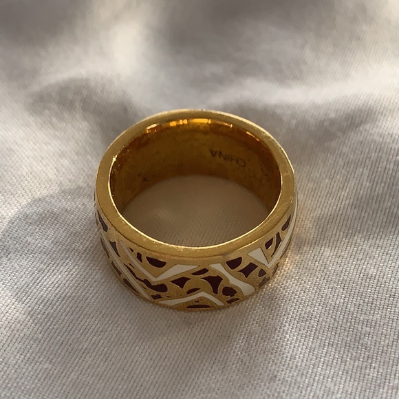 Coach Zebra C Enamel Gold Ring Size 6 - Picture 5 of 5
